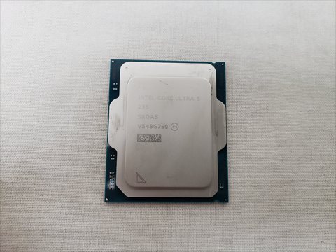 Core Ultra 5 235 バルク (3.4(5)/2.9(4.4)GHz/14(6+8)コア 14スレッド/スマートキャッシュ(L3)24MB/トータルL2キャッシュ26MB) 各サイトで併売につき売切れのさいはご容赦願います。