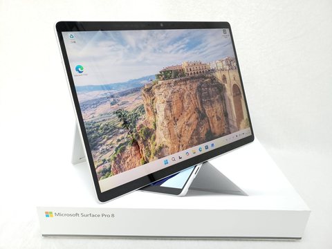 Surface Pro8 (i5-1135G4/16GB/256GB 8PT-00010) プラチナ 各サイトで併売につき売切れのさいはご容赦願います。