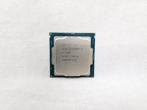 Core i3-7100 バルク (3.90GHz/ターボブーストなし/2-core 4-thread/Total Cache 3MB/TDP51W/HD Graphics 630) 各サイトで併売につき売切れのさいはご容赦願います。
