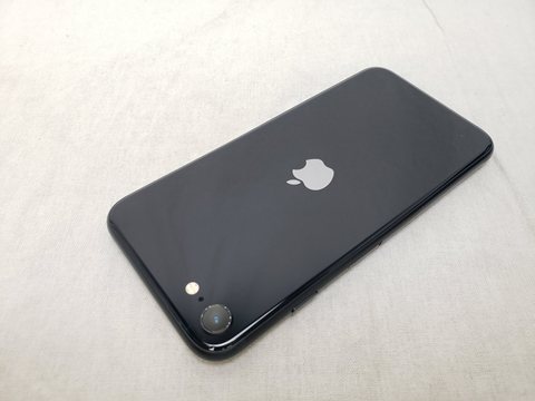 iPhoneSE （第3世代） 64GB ミッドナイト /MMYC3J/A 【au SIMFREE】 各サイトで併売につき売切れのさいはご容赦願います。